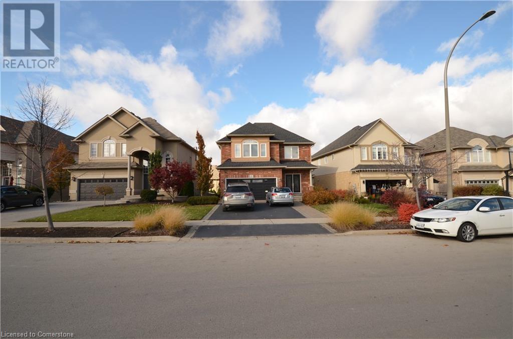 20 Chambers Dr in Hamilton, ON - Building Photo