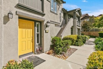 16915 Hutchins Landing in San Diego, CA - Building Photo - Building Photo