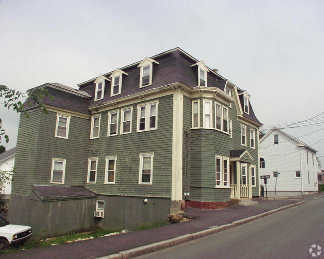 24 Mechanic St in Webster, MA - Foto de edificio - Building Photo