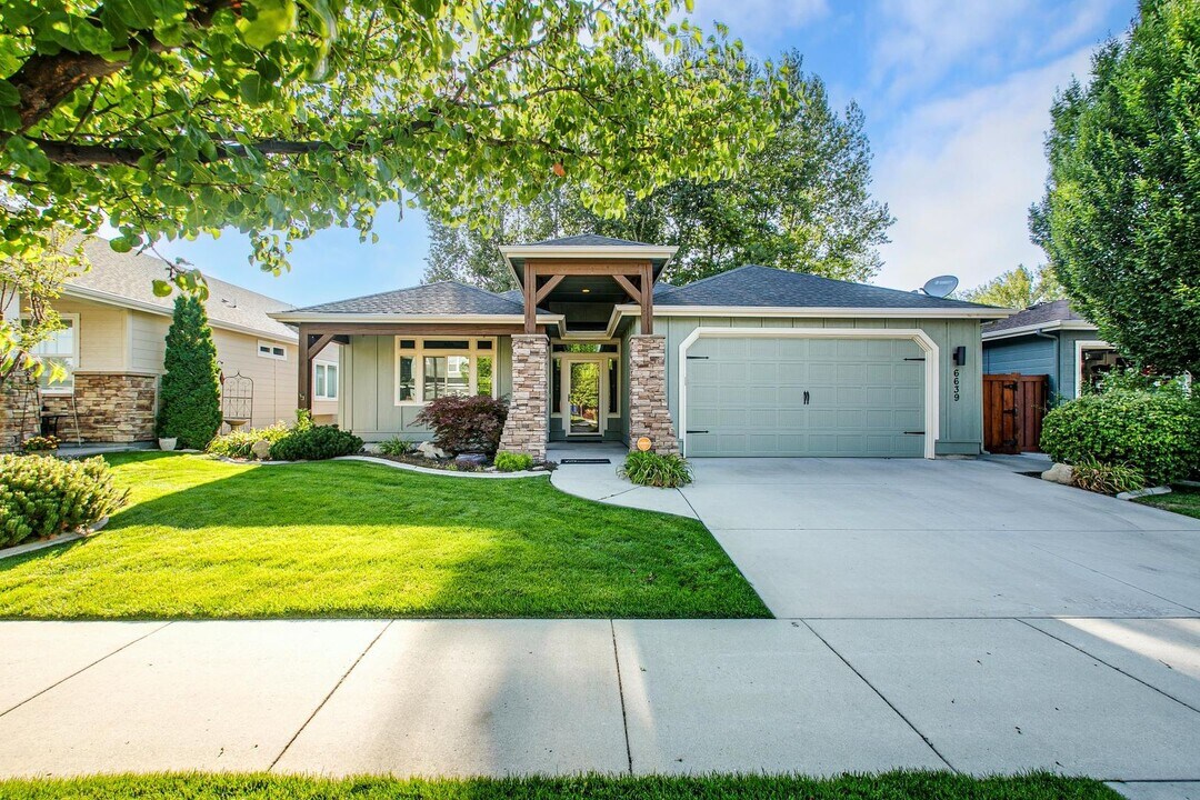 6639 S Red Shine Way in Boise, ID - Building Photo