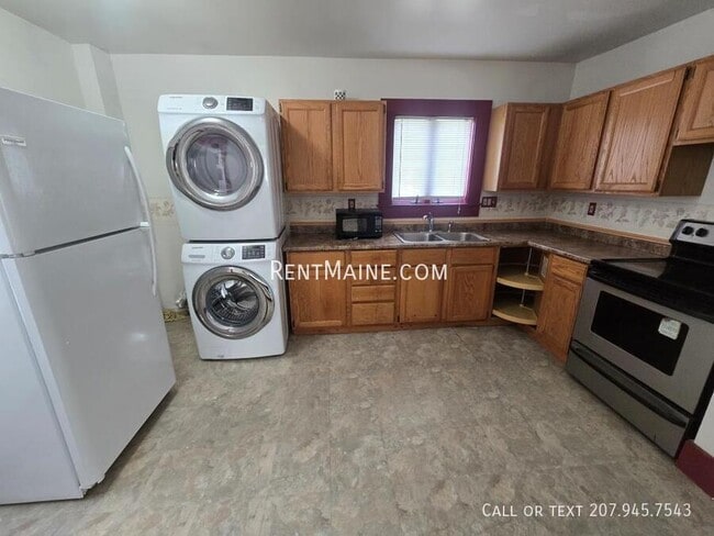 10 Otis St in Bangor, ME - Building Photo - Building Photo