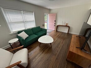 807 Hill Top Dr in Richmond, VA - Foto de edificio - Building Photo