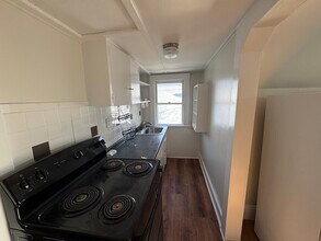 21 Davis Rd in Belmont, MA - Foto de edificio - Building Photo