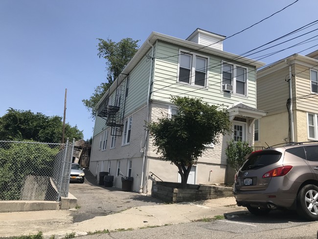 15 Lane St in Yonkers, NY - Building Photo - Building Photo