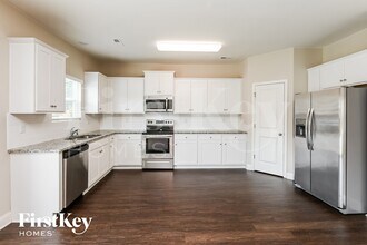 9317 Sloan Forest Dr in Charlotte, NC - Building Photo - Building Photo