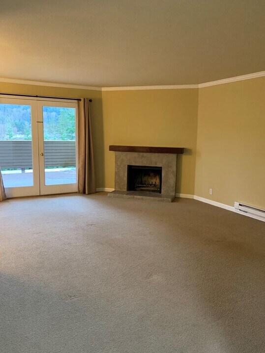 10514 NE 32nd Pl in Bellevue, WA - Building Photo