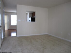 323 Falcon Run in Morgantown, WV - Building Photo - Building Photo