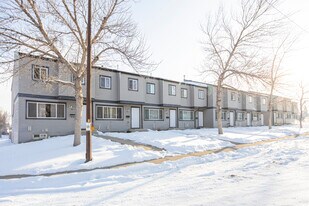 59-137 Berkley Way NW in Calgary, AB - Building Photo