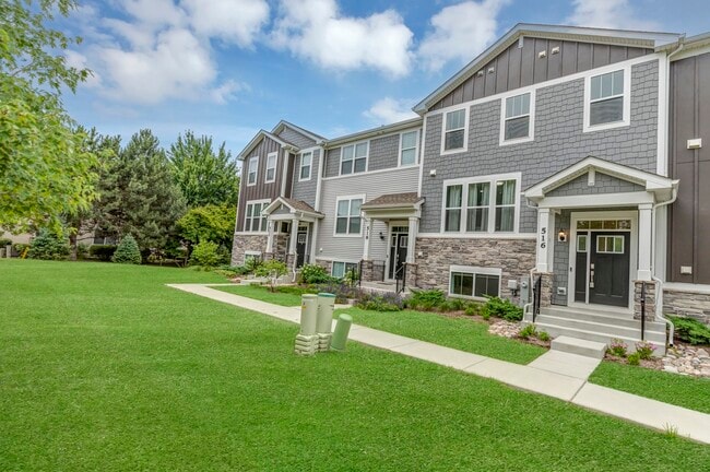 516 Wolverine Dr in Aurora, IL - Building Photo - Building Photo