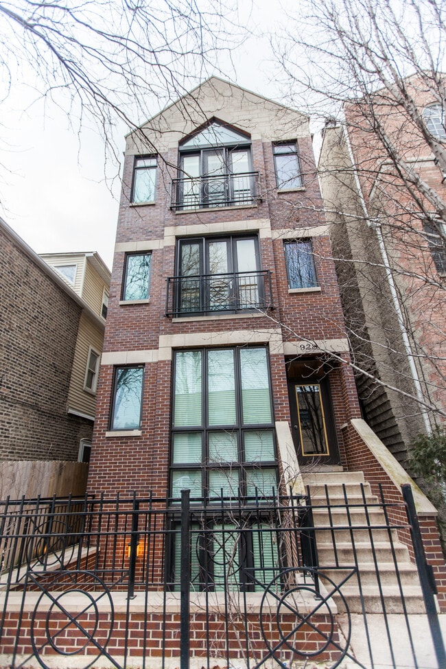 928 N Wood St, Unit 3