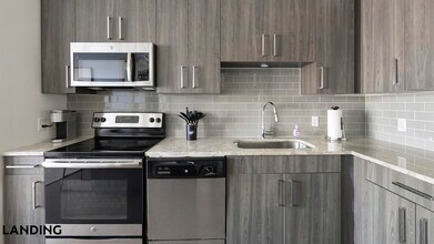 101 S Center St, Unit 477 in Arlington, TX - Foto de edificio - Building Photo