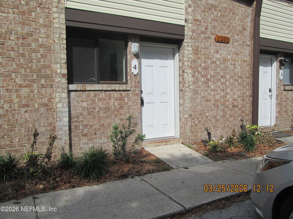 1200 Bretta St in Jacksonville, FL - Building Photo