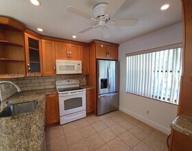10548 NW 6th St in Pembroke Pines, FL - Building Photo - Building Photo