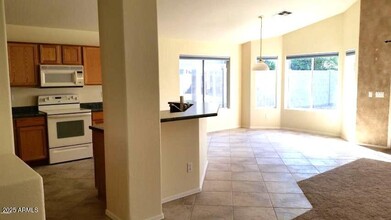 3843 E Remington Dr in Gilbert, AZ - Foto de edificio - Building Photo