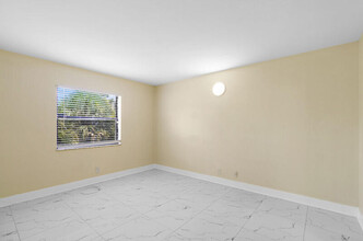 4817 Arjaro Dr in West Palm Beach, FL - Building Photo - Building Photo