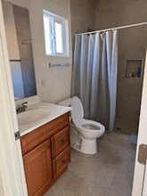 12215 Hawksmoor St, Unit B in Bakersfield, CA - Foto de edificio - Building Photo