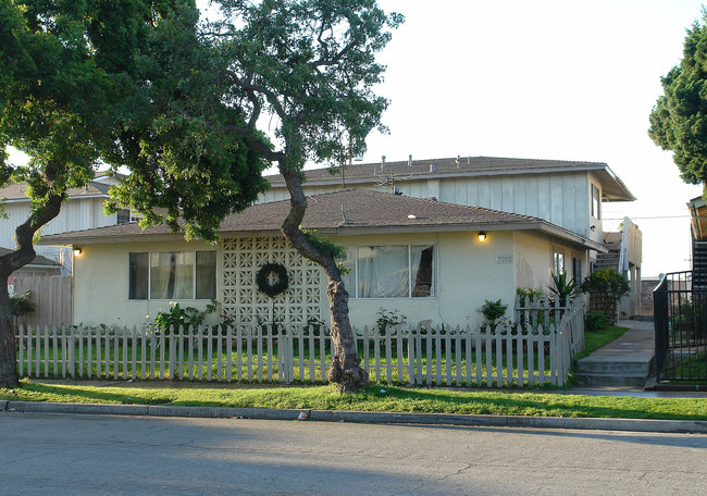 731 Shalimar Dr in Costa Mesa, CA - Building Photo - Building Photo