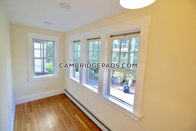 8 Adams Ter in Cambridge, MA - Building Photo - Building Photo