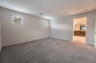 6129 Rose Springs Ave in Las Vegas, NV - Building Photo - Building Photo