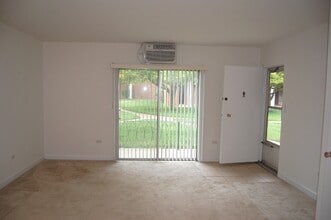 140 E Lake St, Unit 9B in Elmhurst, IL - Foto de edificio - Building Photo