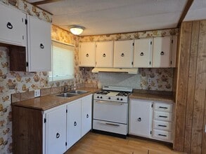 1075 Pso Redondo in Bullhead City, AZ - Building Photo - Building Photo