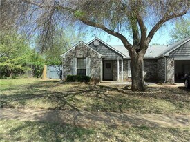 2701 Fountainview Dr in Corinth, TX - Building Photo