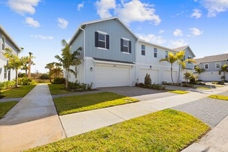 4416 Longwood Lk Sq in Westlake, FL - Building Photo - Building Photo