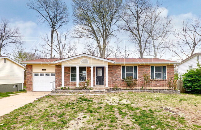 1942 Redwood Dr in Arnold, MO - Foto de edificio - Building Photo
