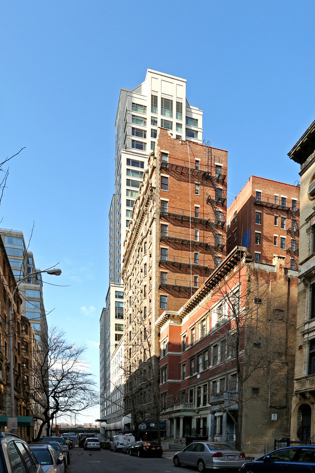 240 Riverside Blvd in New York, NY - Building Photo - Building Photo