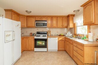 523 Old Plank Rd-Unit -A (Downstairs) in Greenville, NY - Building Photo - Building Photo