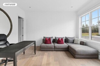 16 Magnolia Dr in Water Mill, NY - Foto de edificio - Building Photo