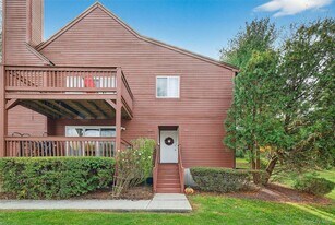 201 Tamarack Ln in Brewster, NY - Building Photo