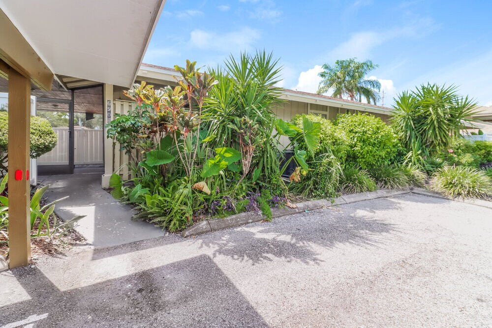 6906 El Centro Ct in Tampa, FL - Building Photo