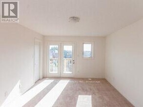 106 Aspen Hills Rd in Brampton, ON - Building Photo - Building Photo