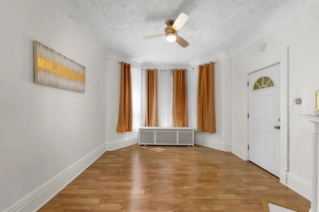 3012 E 80th Pl in Chicago, IL - Building Photo - Building Photo