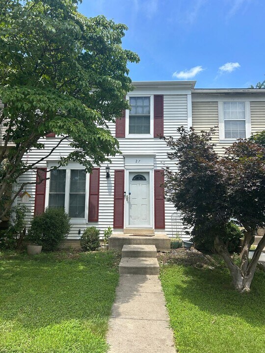 27 Gravenhurst Ct in North Potomac, MD - Building Photo