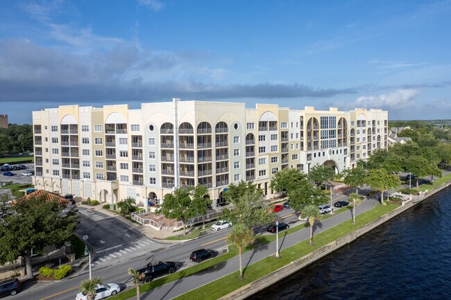 Gateway At Riverwalk in Sanford, FL - Foto de edificio - Building Photo