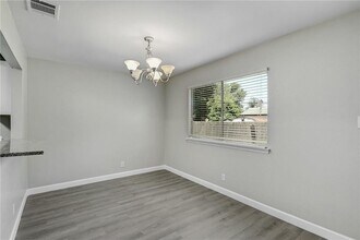 906 Cactus Dr in Round Rock, TX - Foto de edificio - Building Photo