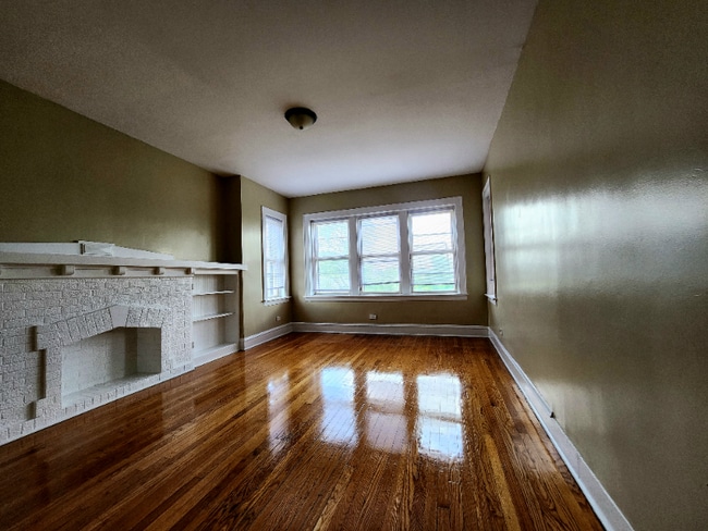 property at 1549 N Waller Ave