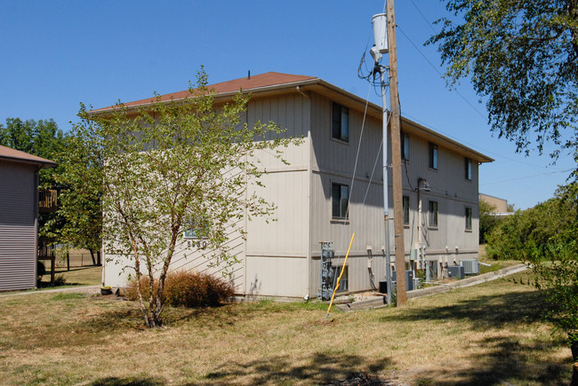 5250 SW West Dr in Topeka, KS - Foto de edificio - Building Photo