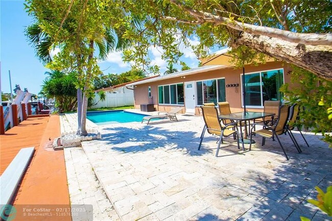 360 SE 12th Ave in Pompano Beach, FL - Building Photo - Building Photo