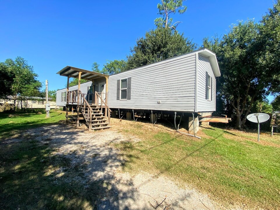 7620 Mackerel Dr in Lake Charles, LA - Building Photo