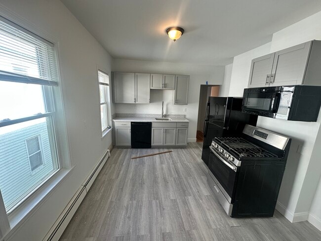 61 Webster Ave, Unit 3R