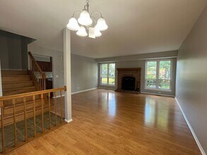 150 White Branch Ct N in Schaumburg, IL - Building Photo - Building Photo