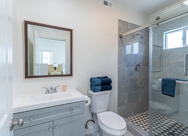 1447 E 25th St in Los Angeles, CA - Building Photo - Building Photo
