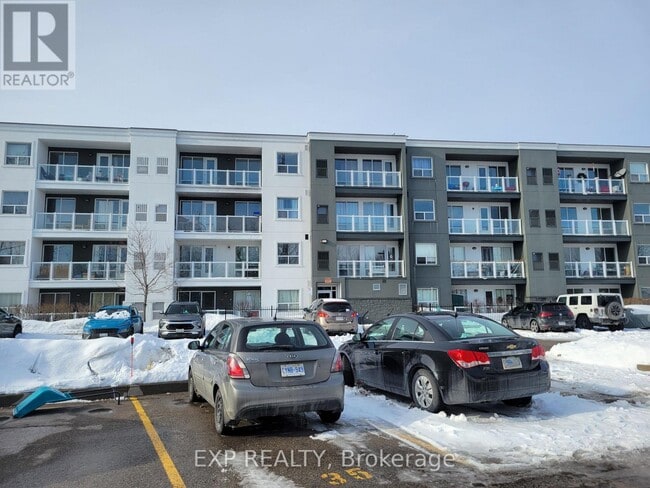 95 Barrie Rd in Orillia, ON - Building Photo - Building Photo