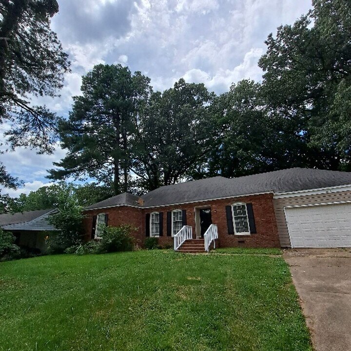 2879 Bannockburn Rd in Memphis, TN - Foto de edificio