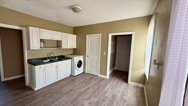 84 Fairview Ave in Chicopee, MA - Building Photo - Building Photo