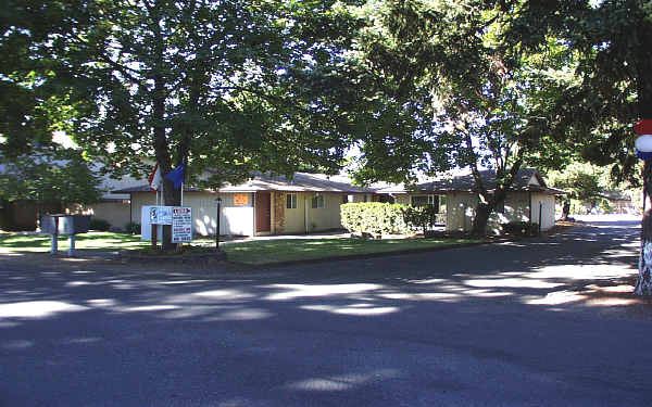 Evergreen Gardens in Portland, OR - Building Photo