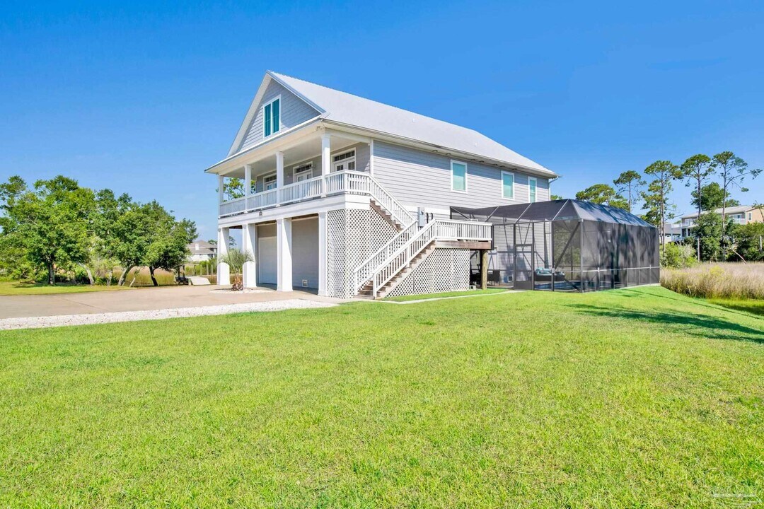 16262 Tarpon Dr in Pensacola, FL - Building Photo